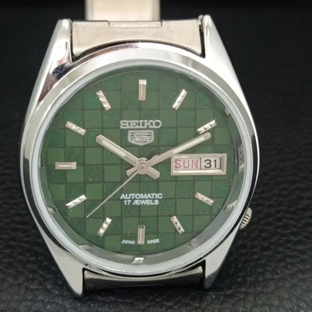 Vintage 1972 Seiko Automatic Mens Silver Watch W/daydate & Silver Accents